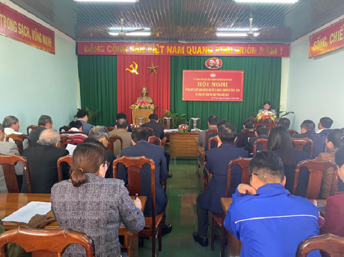 UB MTTQ VN huyen to chuc hoi nghi lan thu 8, khoa X 1